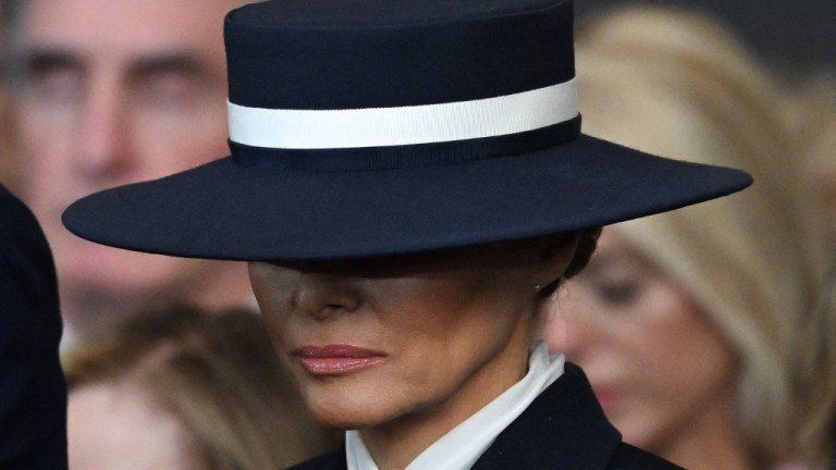 La moda en la ceremonia de Donald Trump: Melania Trump un reflejo político y cultural